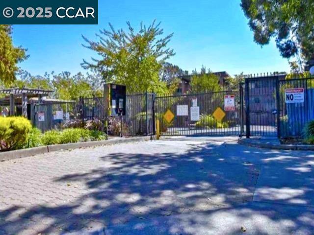 1305 Webster St, Alameda CA: https://media.crmls.org/mediaz/a8cd9a36-bfcb-4138-8a6f-4bc4e5cf8445.jpg