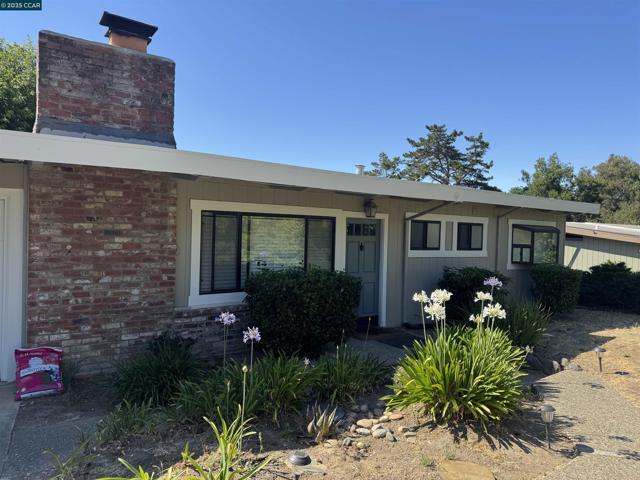 673 Doreen Way, Lafayette CA: https://media.crmls.org/mediaz/a8d0281f-d78d-4884-af82-1e2f642d310d.jpg