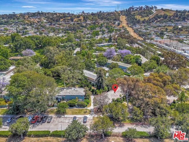 5513 Village, Los Angeles CA: https://media.crmls.org/mediaz/a8d0911d-331a-4770-bdb9-e099fd510c90.jpg