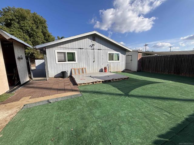 8209 8211 Jema Way, Lakeside CA: https://media.crmls.org/mediaz/a8d0e9be-5c1d-4c8f-b727-d1fb8430476a.jpg
