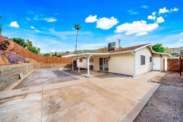 9121 Heatherdale Street, Santee CA: https://media.crmls.org/mediaz/a8d0ed21-719c-4e72-b4fb-367de714a273.jpg