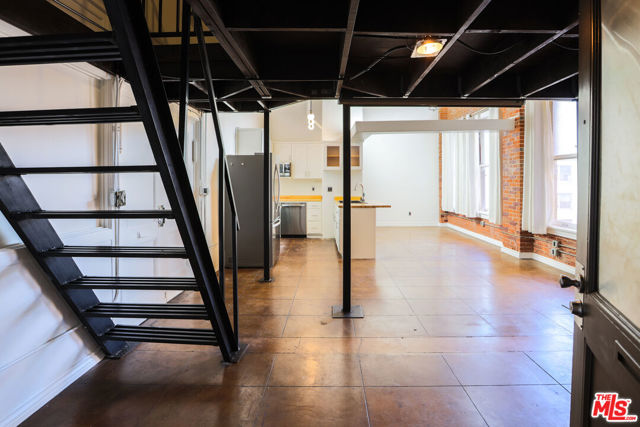 215 W 7th Street, Los Angeles CA: https://media.crmls.org/mediaz/a8d16bde-dd0e-4772-9216-bf4bb4c8c7d4.jpg