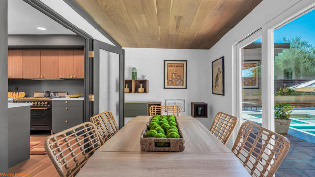 42602 Rancho Mirage Lane, Rancho Mirage CA: https://media.crmls.org/mediaz/a8d1a456-1480-4ed0-9186-9b24b0ee8707.jpg
