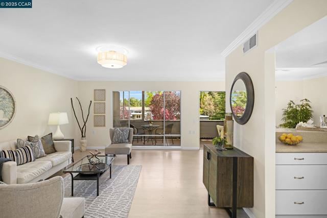 1549 Oakmont Dr, Walnut Creek CA: https://media.crmls.org/mediaz/a8d1b500-2689-4cf3-8f58-42c37f4a774e.jpg