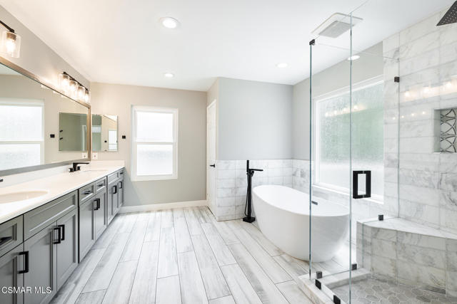 11554 Chestnut Ridge Street, Moorpark CA: https://media.crmls.org/mediaz/a8d2888a-c0fa-4868-ad58-13ccb34d60c6.jpg