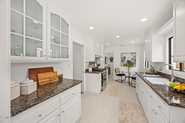 4543 Rockland Place, La Canada Flintridge CA: https://media.crmls.org/mediaz/a8d2a33a-c727-4111-874e-5cb6b26d523f.jpg