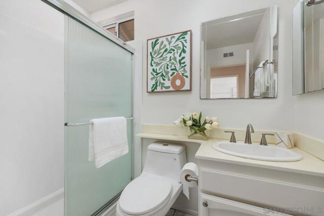 13351 Darview Ln, San Diego CA: https://media.crmls.org/mediaz/a8d2aaa6-d390-4038-b34a-8d1db32b5b29.jpg