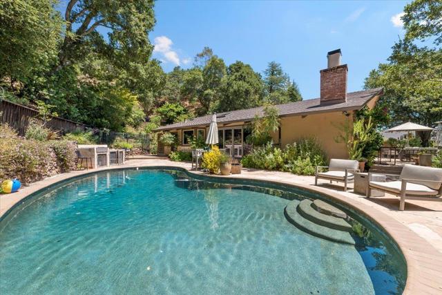 135 Lynton Avenue, San Carlos CA: https://media.crmls.org/mediaz/a8d2d501-9011-421c-8117-59c6cbfdf342.jpg