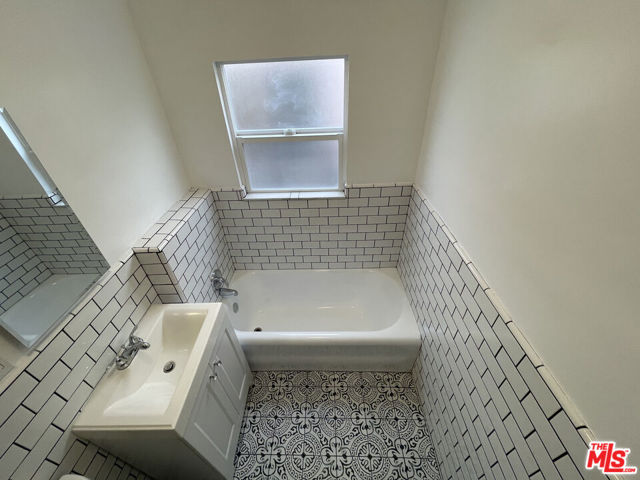 4264 Leimert Boulevard, Los Angeles CA: https://media.crmls.org/mediaz/a8d3a1dc-3e40-4771-a2ac-611a80d4815c.jpg