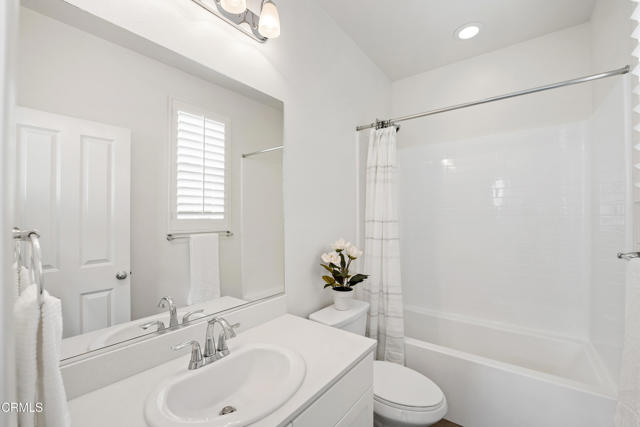 174 Stage Trail Road, Camarillo CA: https://media.crmls.org/mediaz/a8d3aef9-8954-42ce-97a9-d90aac5e0b85.jpg