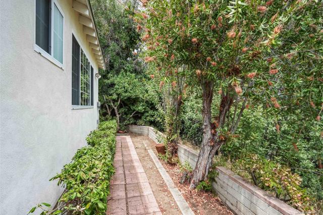 4833 Atlanta Dr., San Diego CA: https://media.crmls.org/mediaz/a8d3d842-76fb-4dac-8201-292f328d1fb1.jpg