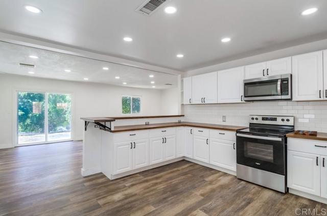 Image 3 of 72 For 631 Rosalie Way