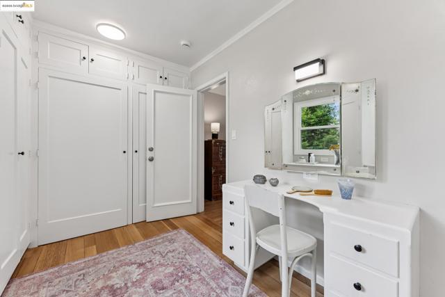 1057 Arlington Blvd, El Cerrito CA: https://media.crmls.org/mediaz/a8d459ce-5408-47a7-b72d-d6912f16d018.jpg