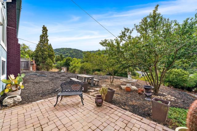 26928 Palomares Rd, Castro Valley CA: https://media.crmls.org/mediaz/a8d4d5e5-2cb1-420e-b0d8-db2376254661.jpg