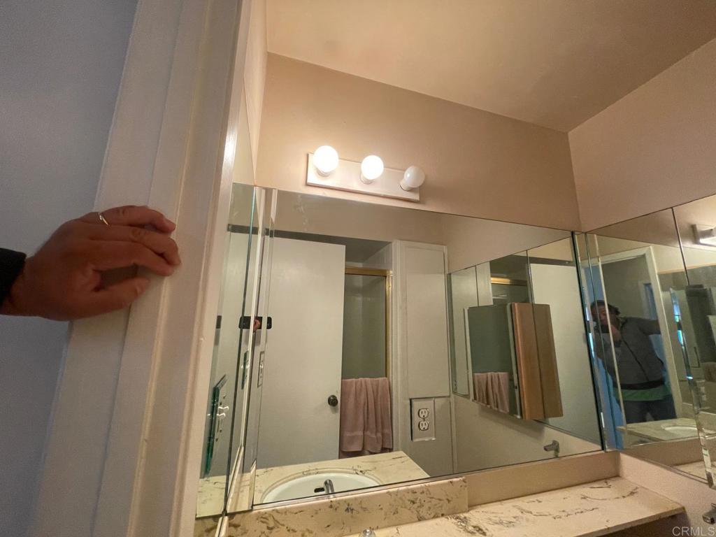 https://media.crmls.org/mediaz/a8d50d2a-07d9-4033-b675-98839cc408e1.jpg?preset=X-Large