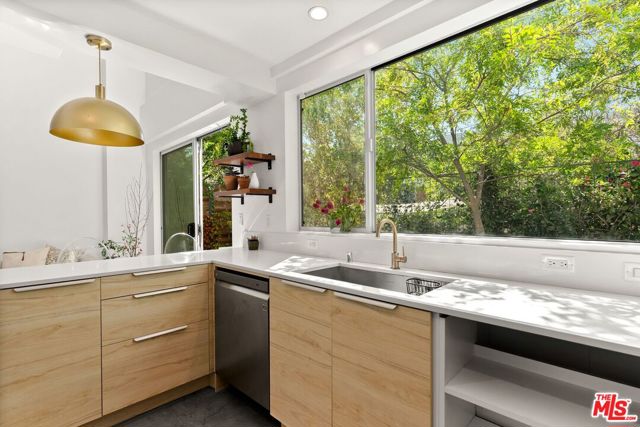 1244 14th Street, Santa Monica CA: https://media.crmls.org/mediaz/a8d5105c-9477-498c-8357-d32754bcccf8.jpg