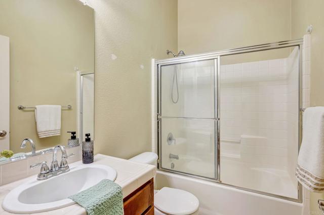 2706 VALLEYCREEK CIR, Chula Vista CA: https://media.crmls.org/mediaz/a8d62aa1-2db8-482a-8616-bdd7172b8180.jpg