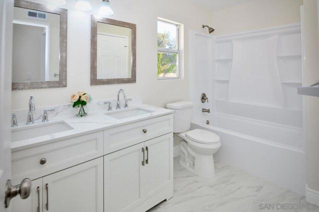 10878 Caminito Colorado, San Diego CA: https://media.crmls.org/mediaz/a8d64a89-49b5-4c8a-92a8-61d698ef8bac.jpg