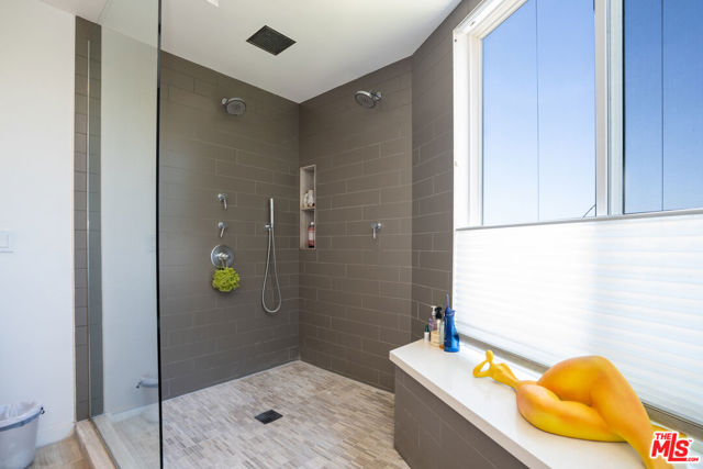 3865 Buena Park Drive, Studio City CA: https://media.crmls.org/mediaz/a8d67f41-116a-4f11-9920-9b3322d571ab.jpg
