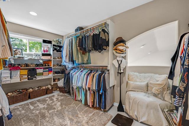 Image 27 of 58 For 7828 Foothill Knolls Dr