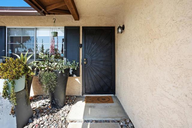 1529 Temple Heights Drive, Oceanside CA: https://media.crmls.org/mediaz/a8d71267-bdc1-4e96-9bdd-de16229957e7.jpg