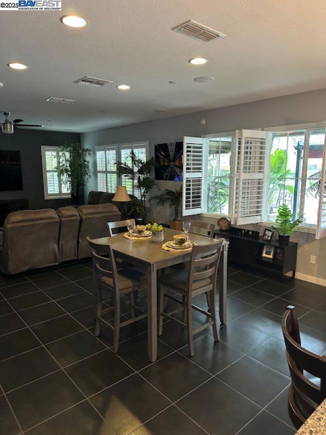 1050 Clear Lake Dr, Oakley CA: https://media.crmls.org/mediaz/a8d746a4-725b-4dc8-9282-6f33f08fa08c.jpg