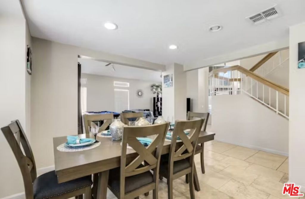 https://media.crmls.org/mediaz/a8d797b9-e42f-4b40-a2e2-b0cb2e7ae49f.jpg?preset=X-Large