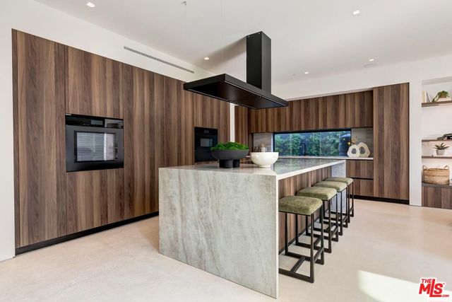 2831 Malcolm Avenue, Los Angeles CA: https://media.crmls.org/mediaz/a8d832eb-39ad-4bf8-9477-7b6646e1629f.jpg