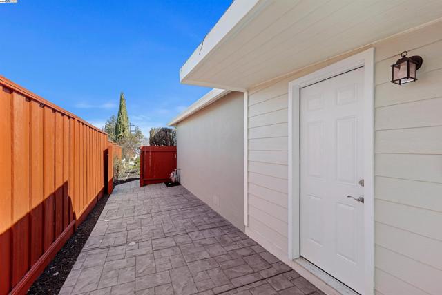 1692 Maryland St, Redwood City CA: https://media.crmls.org/mediaz/a8d86365-aad6-41ec-944c-b5eb99887684.jpg