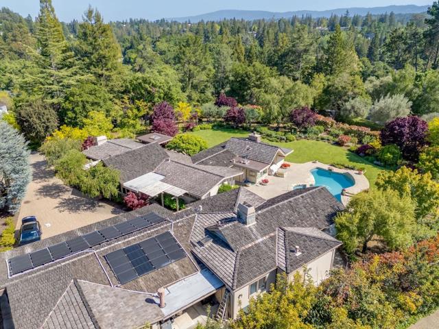 86 Belbrook Way, Atherton CA: https://media.crmls.org/mediaz/a8d88004-077c-41fb-bb4e-f55a480de09c.jpg