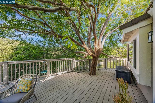 2280 Hastings Dr, Belmont CA: https://media.crmls.org/mediaz/a8d8cc41-fbc0-401a-8660-36dab4022030.jpg