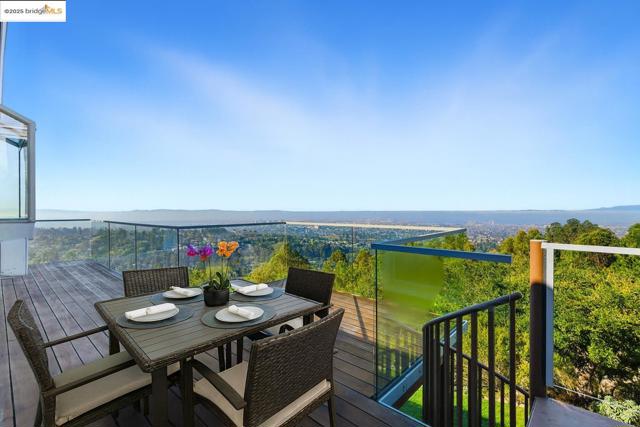 6413 Gwin Ct, Oakland CA: https://media.crmls.org/mediaz/a8d93480-ca82-4570-8d1a-9e27370b1acb.jpg