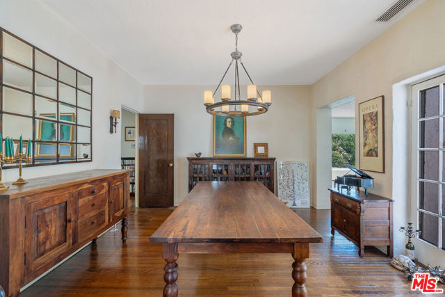 2310 Santa Anita Avenue, Altadena CA: https://media.crmls.org/mediaz/a8d9457b-374a-41c4-a1f0-e2a99b5a2696.jpg