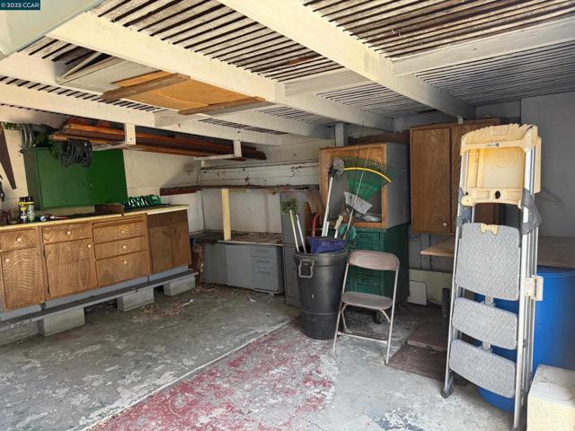 1679 Sarah Dr, Pinole CA: https://media.crmls.org/mediaz/a8d98119-fbf1-4bcd-b4f6-e3f26542d211.jpg