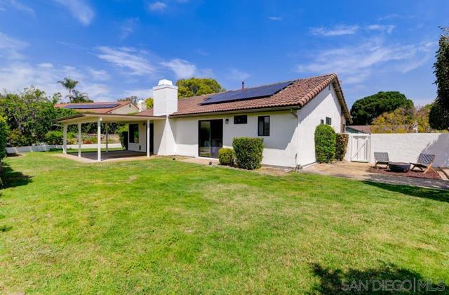 4635 Briar Ridge Rd, Oceanside CA: https://media.crmls.org/mediaz/a8d98edb-46a2-40bc-bb25-6d0dc816757a.jpg