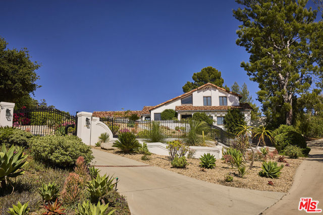 2266 Cold Canyon Road, Calabasas CA: https://media.crmls.org/mediaz/a8d9e245-0e59-405b-8e05-786f17c5f5e5.jpg