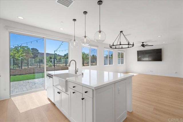 Detail Gallery Image 5 of 49 For 31552 Calle De Las Rosas, Bonsall,  CA 92003 - 4 Beds | 2/1 Baths
