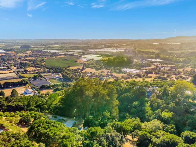 411 Hecker Pass Road, Watsonville CA: https://media.crmls.org/mediaz/a8dab4b6-0a8b-4328-914b-ad76bf2c2ecf.jpg