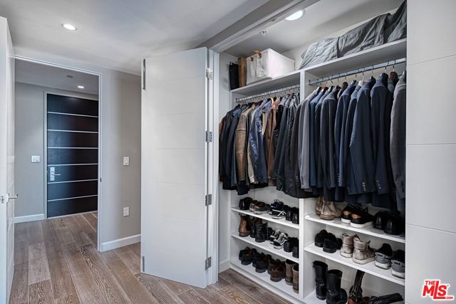 Drew Fenton | 441 S Barrington Avenue Los Angeles CA | MLS: 7091568