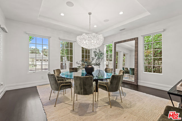 9928 Toluca Lake Avenue, Toluca Lake CA: https://media.crmls.org/mediaz/a8dadc96-feb1-4a8d-b895-40edc10098c1.jpg