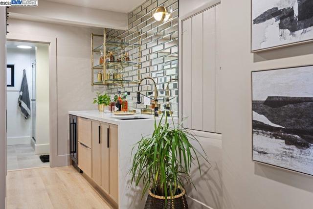 833 Polk St, Albany CA: https://media.crmls.org/mediaz/a8dbc3bd-142c-426c-9934-8ad48d22d63e.jpg