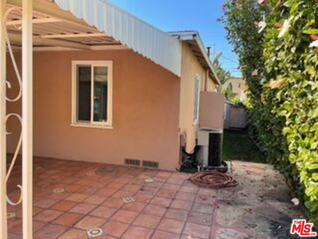 6020 Wilkinson Avenue photo 2