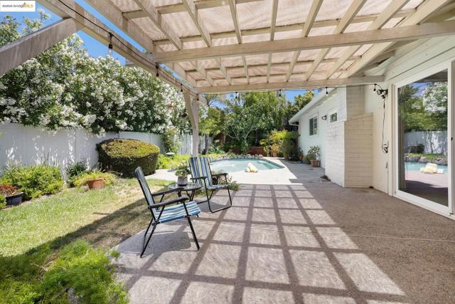 3031 Barmouth Dr, Antioch CA: https://media.crmls.org/mediaz/a8dc026c-d807-4f61-bb72-dbc5f50a543d.jpg