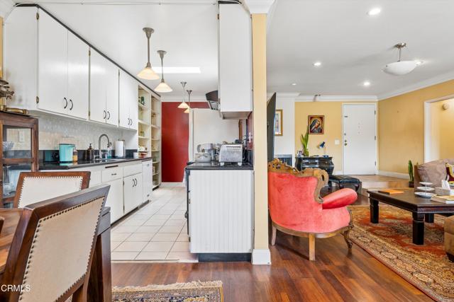 Detail Gallery Image 7 of 27 For 125 S Sierra Madre Bld #304,  Pasadena,  CA 91107 - 2 Beds | 2 Baths