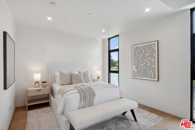 3670 Buena Park Drive, Studio City CA: https://media.crmls.org/mediaz/a8dc2aec-b7f4-4db1-b97f-cfb35f439bbf.jpg