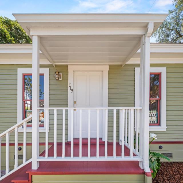 519 Dickman Avenue, Monterey CA: https://media.crmls.org/mediaz/a8dcd4ba-cd82-44b2-912f-ab7024f1edbc.jpg