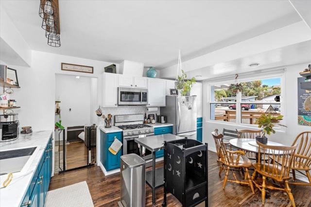 6212 Streamview Dr, San Diego CA: https://media.crmls.org/mediaz/a8dcd90c-6d41-4ccd-9295-2b0b0266ea4d.jpg