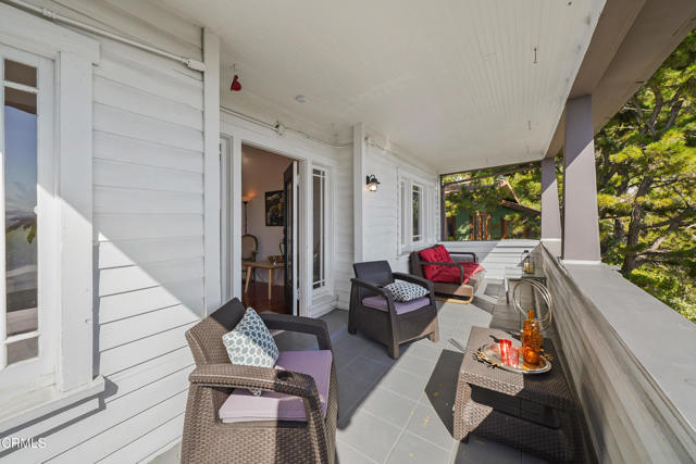 Detail Gallery Image 4 of 36 For 3961 Cumberland Ave, Los Angeles,  CA 90027 - 3 Beds | 2 Baths