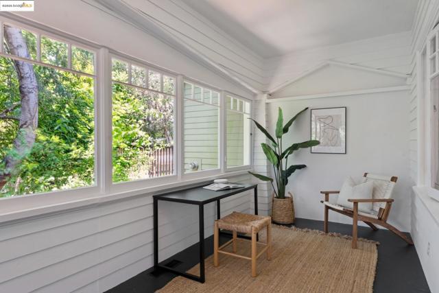 2181 Andrews St, Oakland CA: https://media.crmls.org/mediaz/a8dd8bb1-9150-4a7c-8228-b51055b6d2cb.jpg