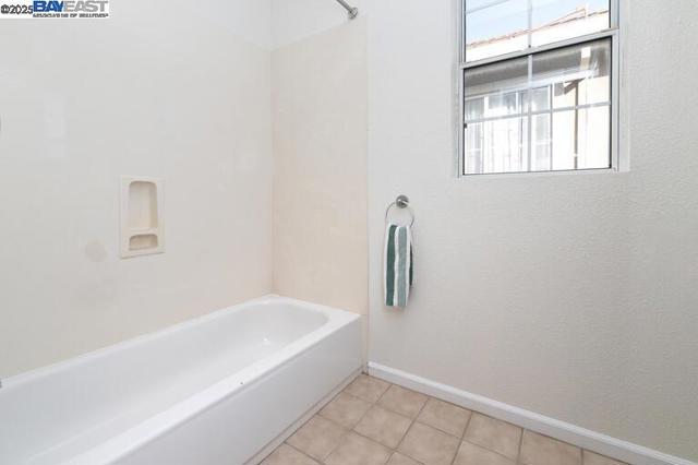 Image 31 of 46 For 220 Bridgehead Ln
